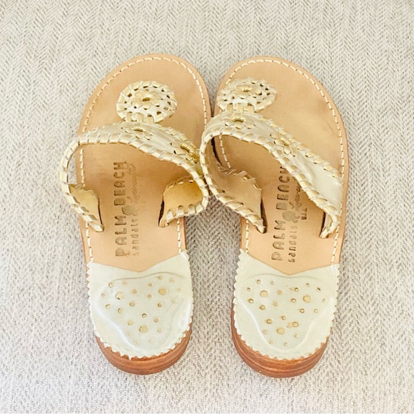 Elegant Gold Women's Sandals - Picture 5 of 10